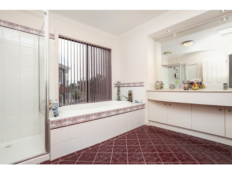 27 Watervale Blvd, Taylors Hill VIC 3037