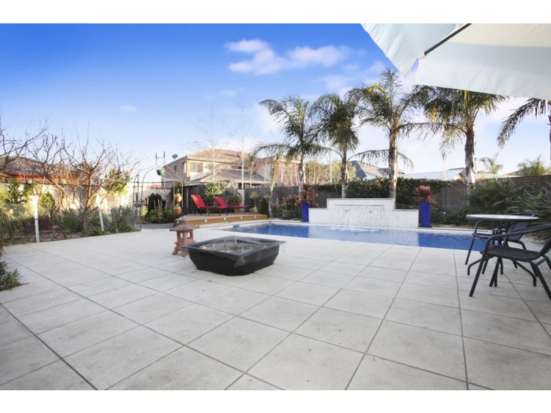 27 Watervale Blvd, Taylors Hill VIC 3037