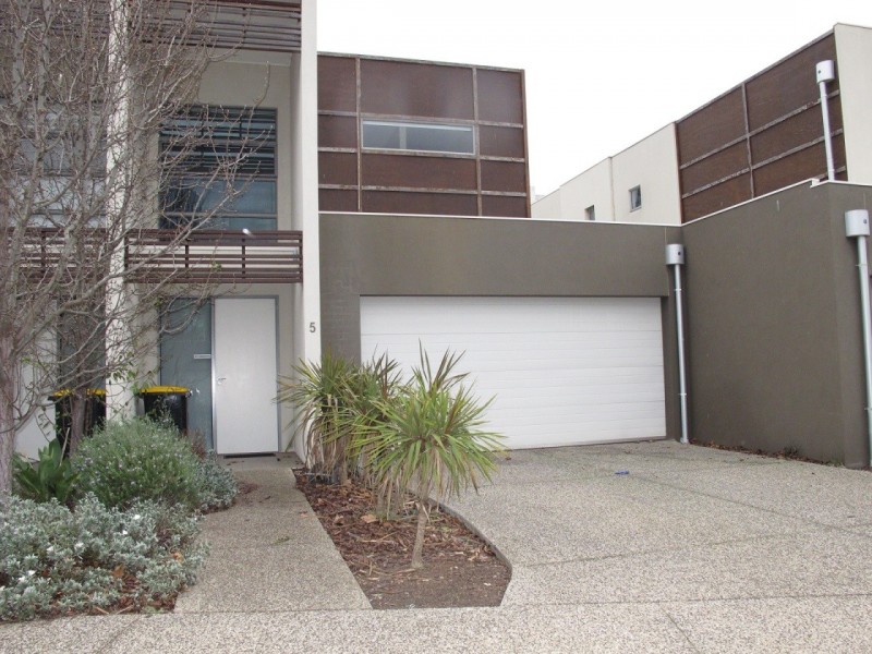 5/1-5 The Close, Caroline Springs VIC 3023