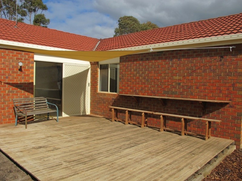 8 Patterson Close, Caroline Springs VIC 3023