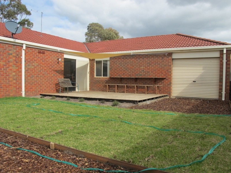 8 Patterson Close, Caroline Springs VIC 3023