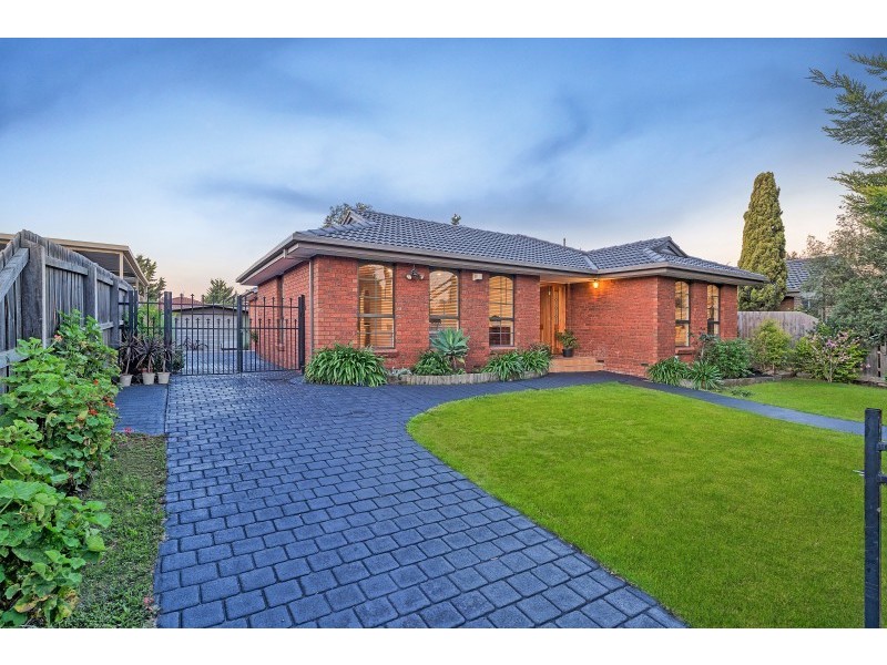 32 Aldershot Drive, Keilor Downs VIC 3038