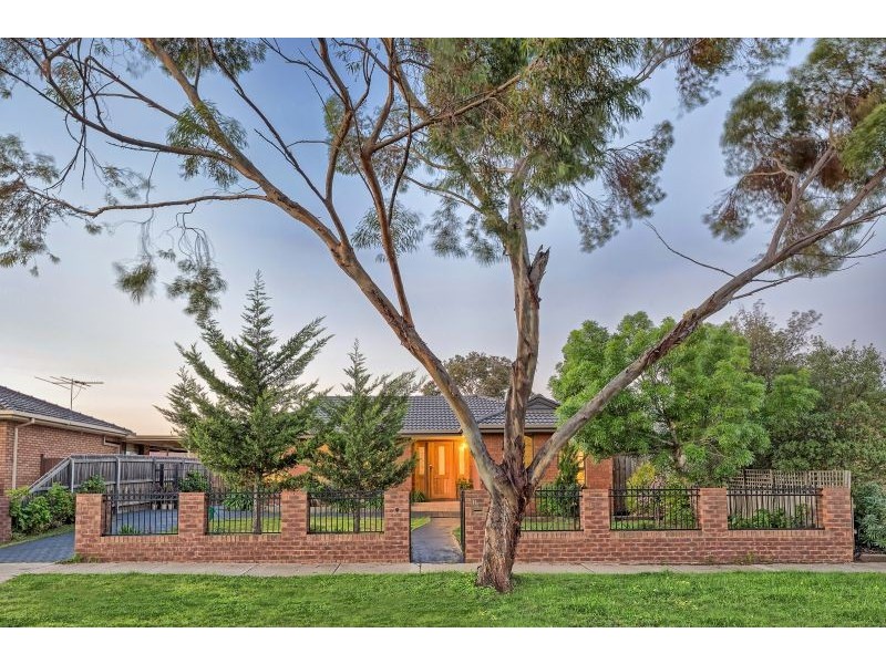 32 Aldershot Drive, Keilor Downs VIC 3038