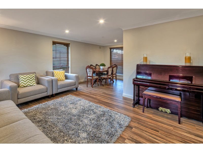 32 Aldershot Drive, Keilor Downs VIC 3038