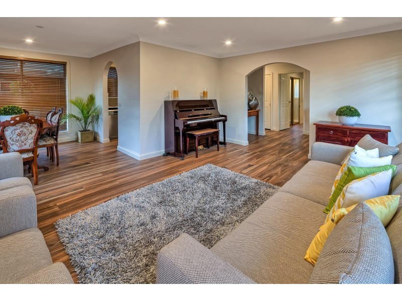 32 Aldershot Drive, Keilor Downs VIC 3038