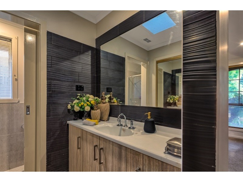32 Aldershot Drive, Keilor Downs VIC 3038