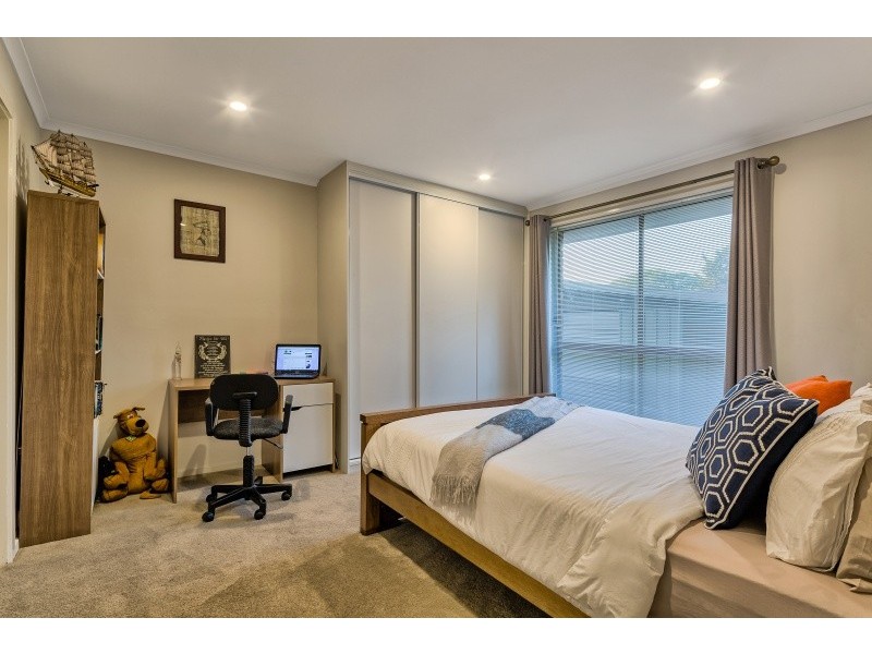 32 Aldershot Drive, Keilor Downs VIC 3038
