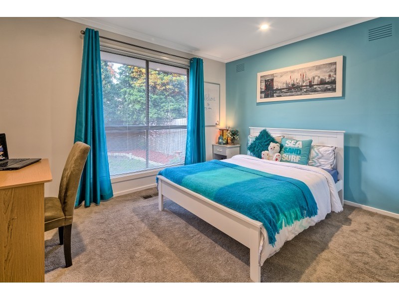 32 Aldershot Drive, Keilor Downs VIC 3038