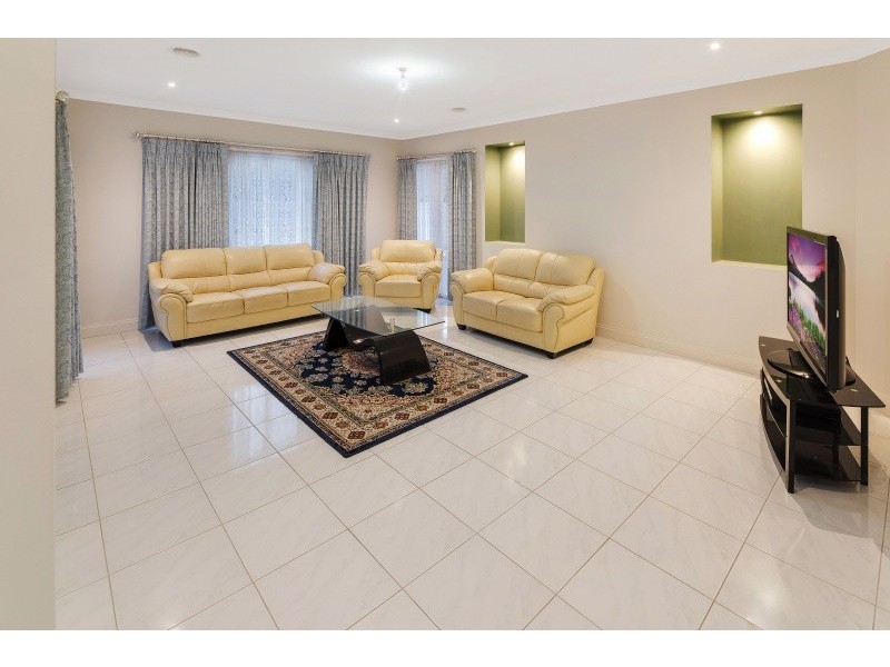 72 Watervale Blvd, Taylors Hill VIC 3037