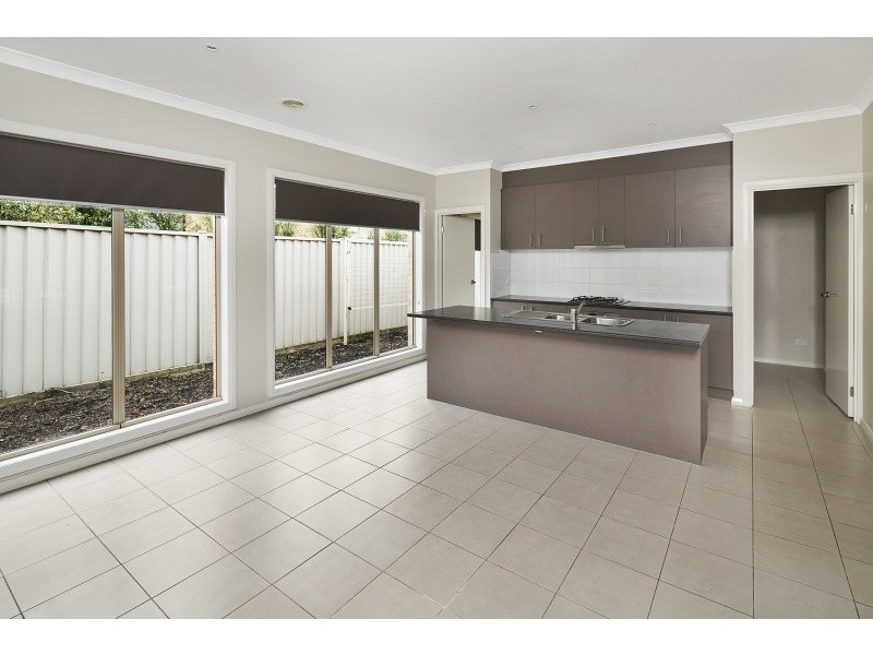 16 Rosella Crescent, Caroline Springs VIC 3023