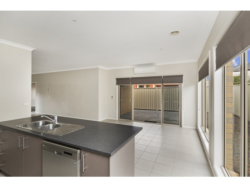 16 Rosella Crescent, Caroline Springs VIC 3023