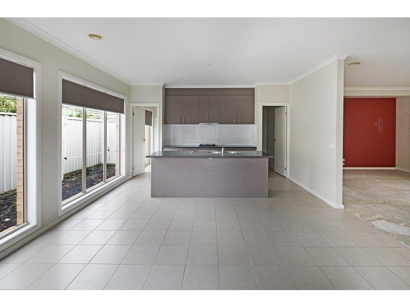 16 Rosella Crescent, Caroline Springs VIC 3023