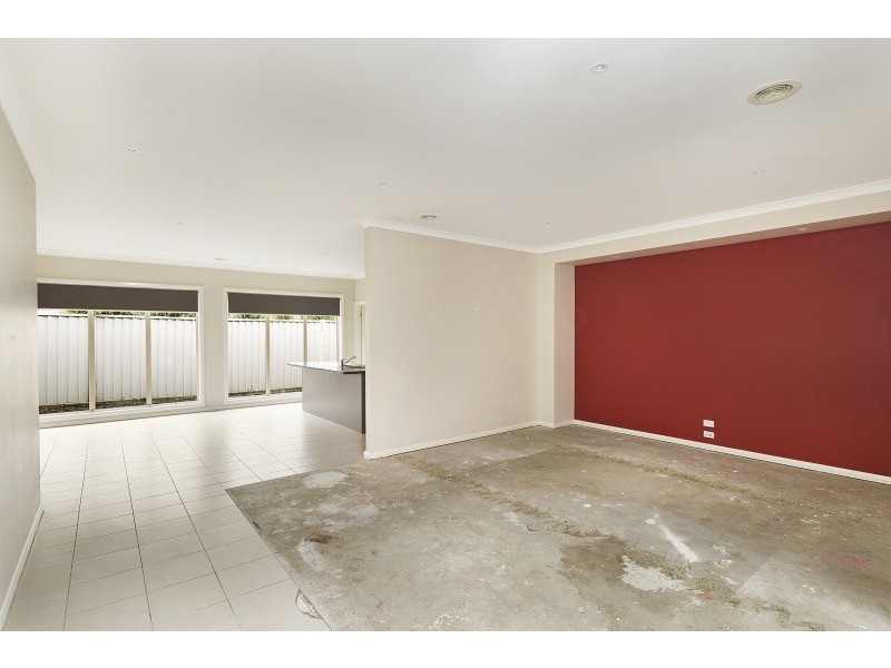 16 Rosella Crescent, Caroline Springs VIC 3023