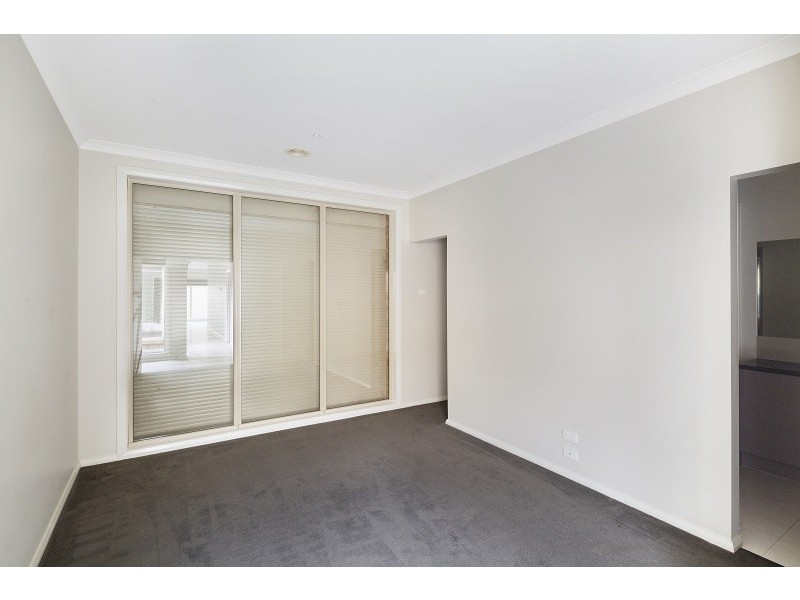 16 Rosella Crescent, Caroline Springs VIC 3023