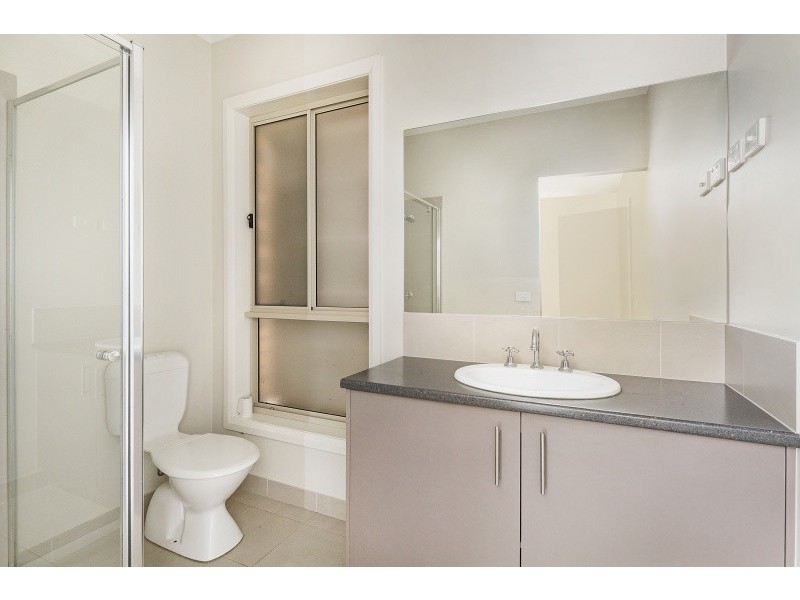 16 Rosella Crescent, Caroline Springs VIC 3023