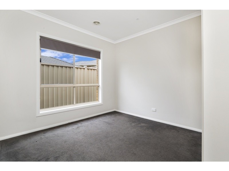 16 Rosella Crescent, Caroline Springs VIC 3023
