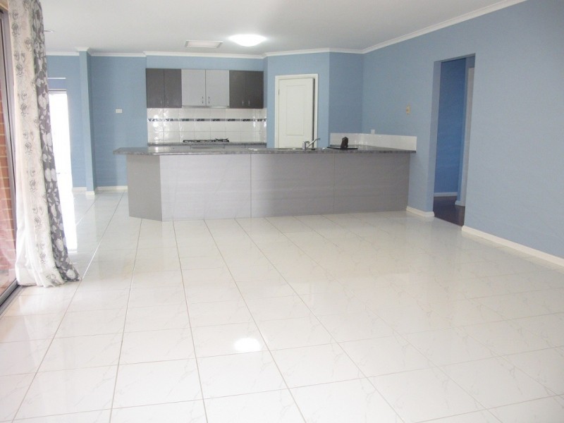 10 Kingston Drive, Taylors Hill VIC 3037