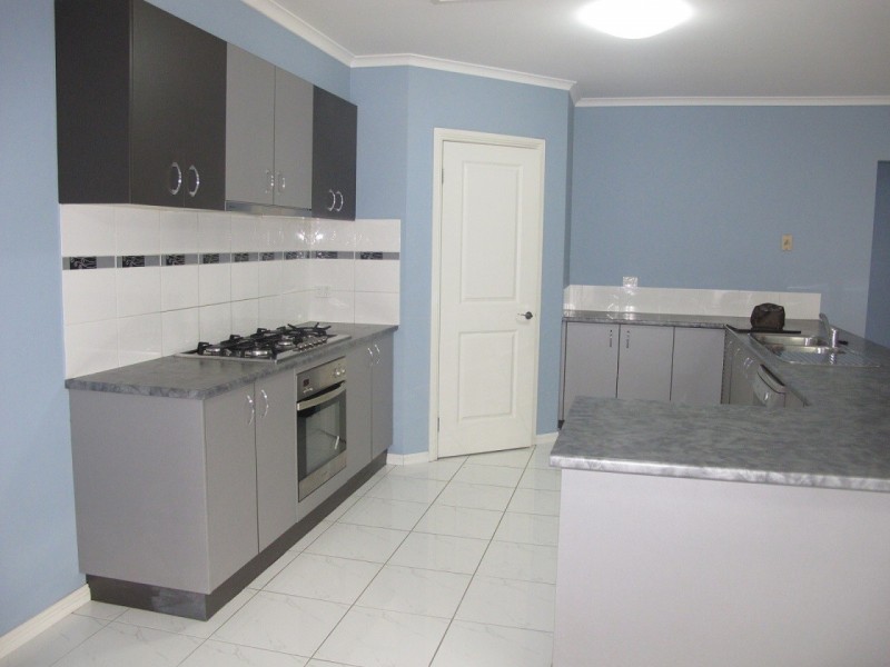 10 Kingston Drive, Taylors Hill VIC 3037