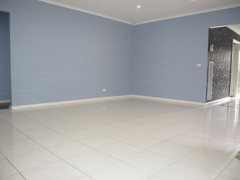 10 Kingston Drive, Taylors Hill VIC 3037