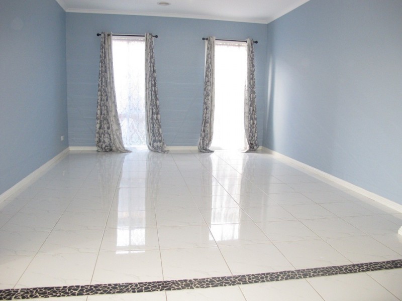 10 Kingston Drive, Taylors Hill VIC 3037