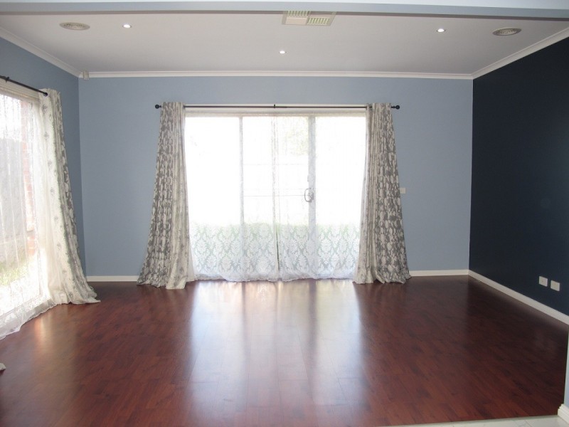 10 Kingston Drive, Taylors Hill VIC 3037