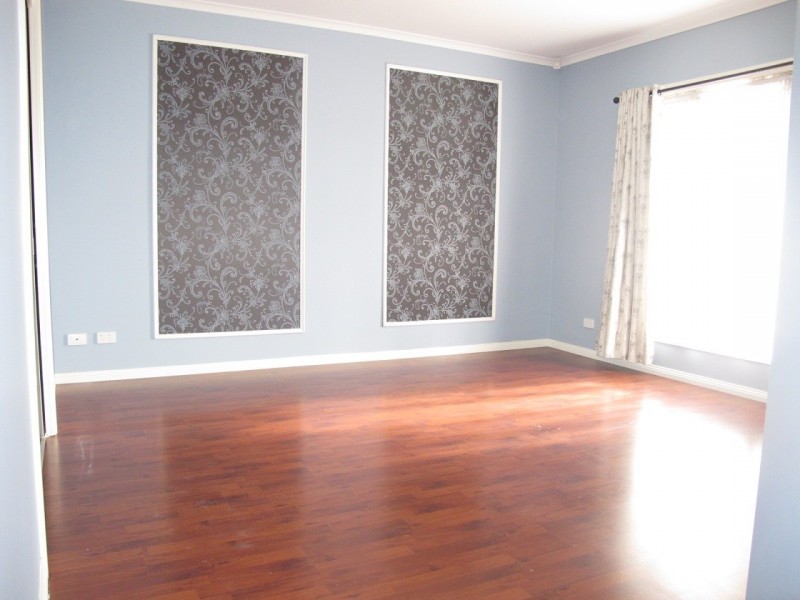 10 Kingston Drive, Taylors Hill VIC 3037