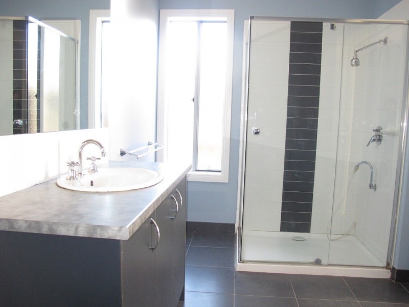 10 Kingston Drive, Taylors Hill VIC 3037