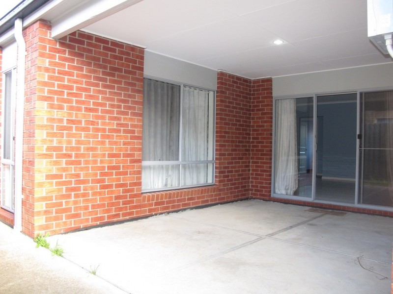 10 Kingston Drive, Taylors Hill VIC 3037