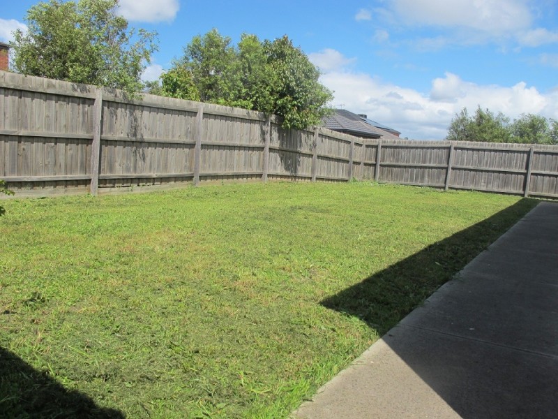 10 Kingston Drive, Taylors Hill VIC 3037