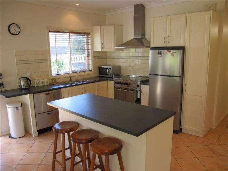 16 Holmes Way, Caroline Springs VIC 3023