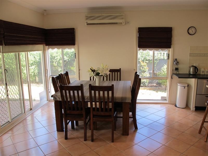 16 Holmes Way, Caroline Springs VIC 3023