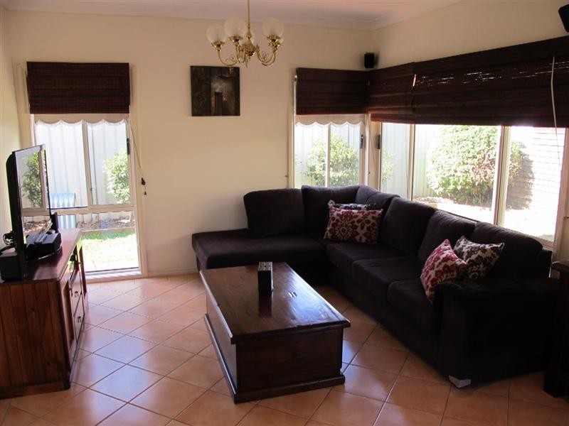 16 Holmes Way, Caroline Springs VIC 3023