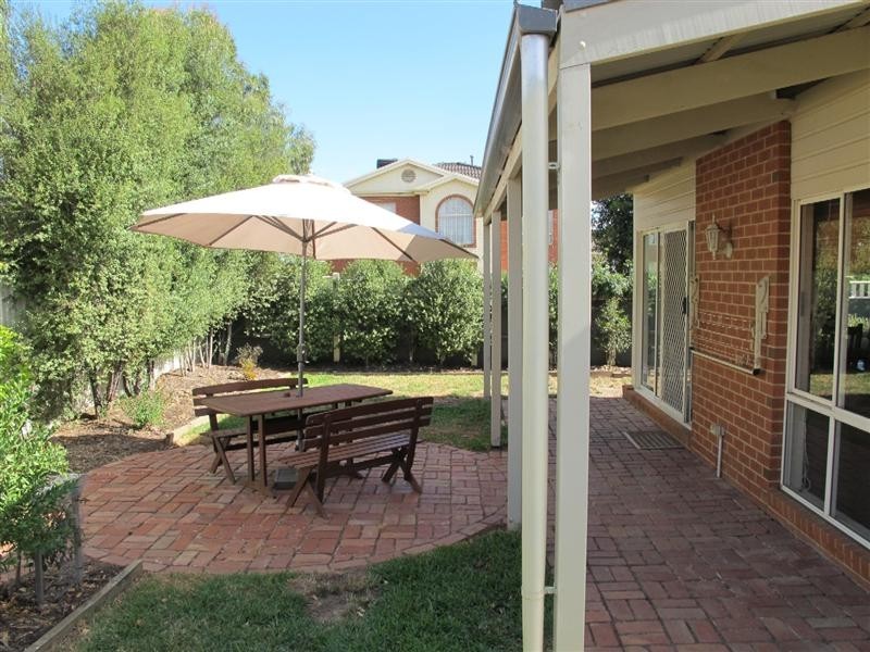 16 Holmes Way, Caroline Springs VIC 3023
