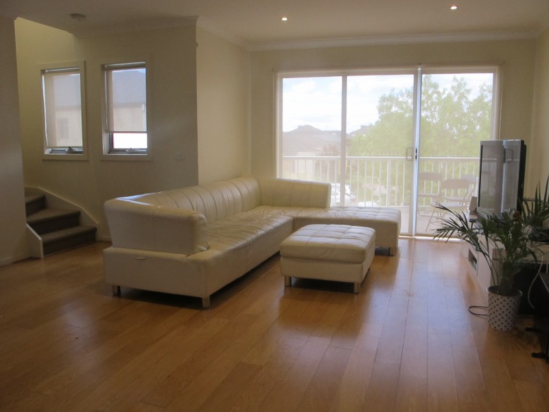 8 Kai Close, Caroline Springs VIC 3023
