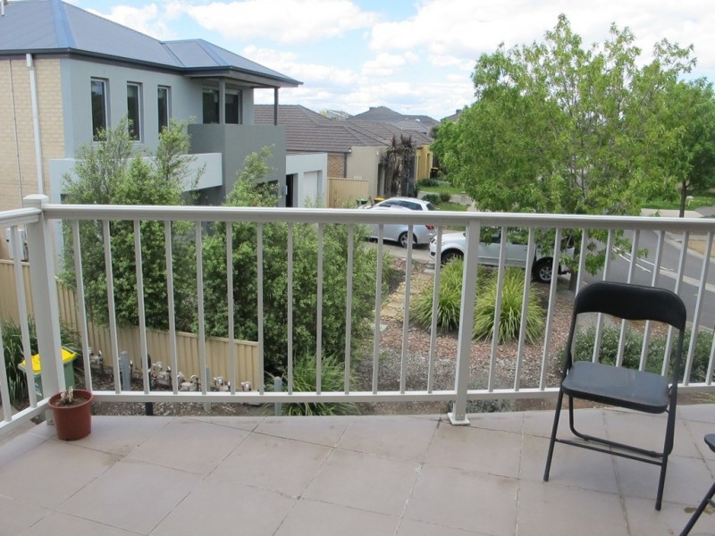 8 Kai Close, Caroline Springs VIC 3023
