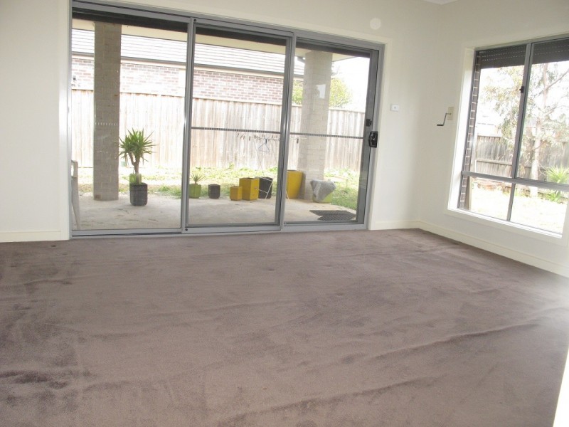 23 Redcliffe Terrace, Taylors Hill VIC 3037