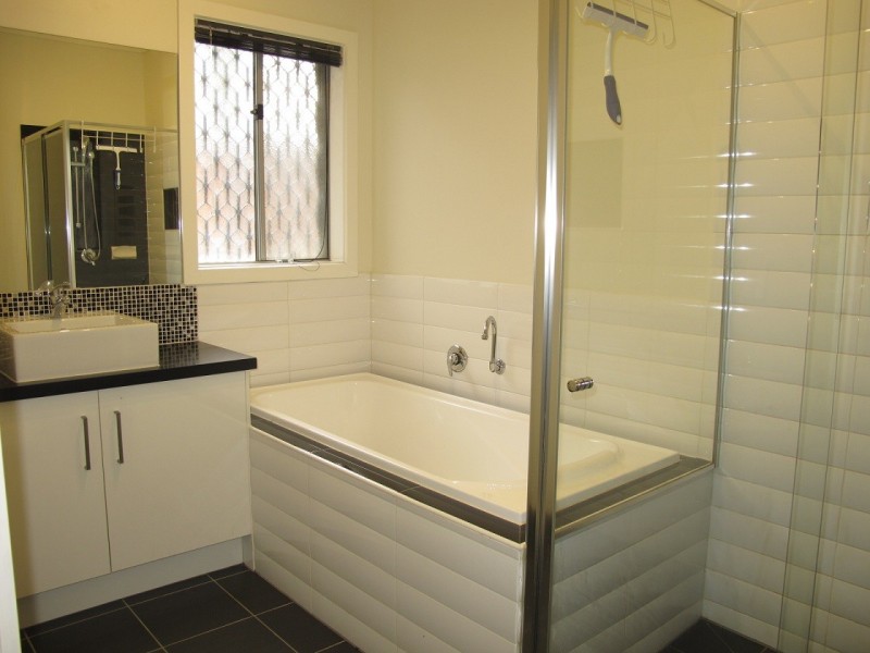 23 Redcliffe Terrace, Taylors Hill VIC 3037
