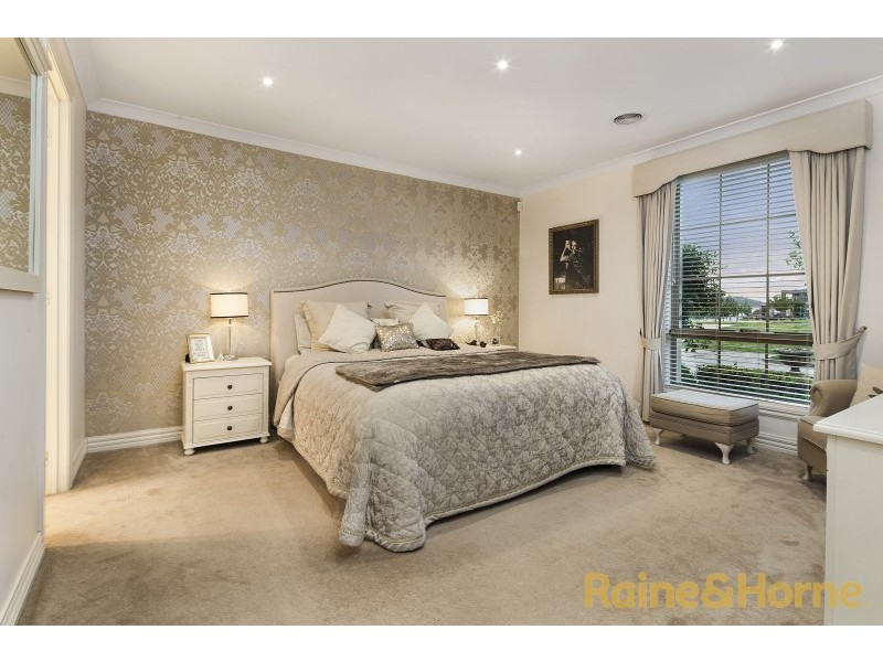 66 George Street, Taylors Hill VIC 3037