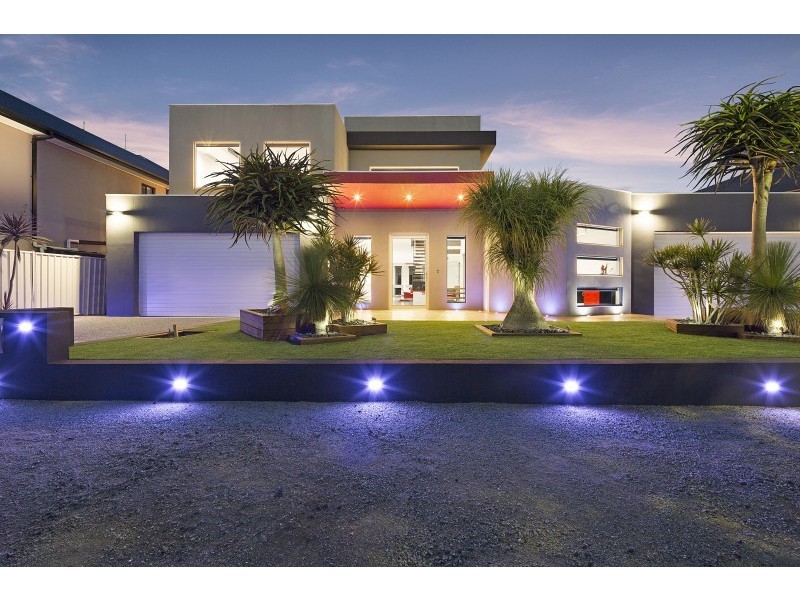 25 Glenmaggie Chase, Caroline Springs VIC 3023