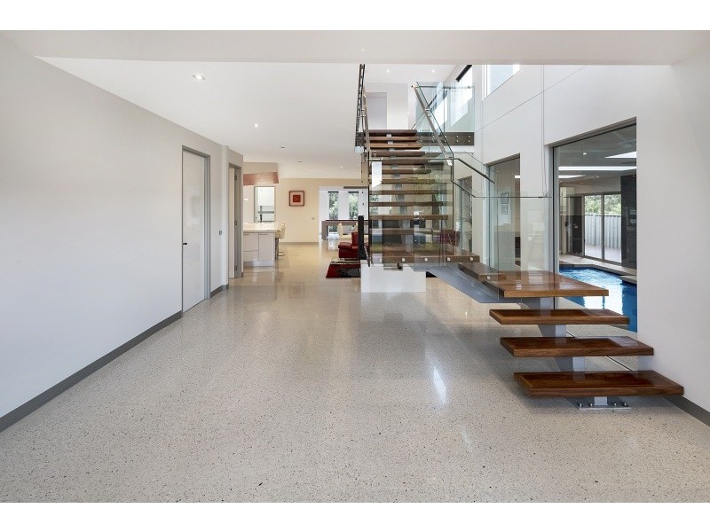25 Glenmaggie Chase, Caroline Springs VIC 3023