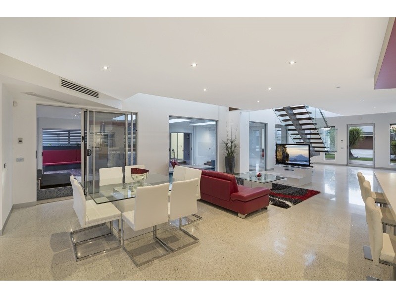25 Glenmaggie Chase, Caroline Springs VIC 3023