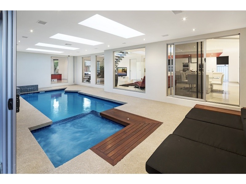 25 Glenmaggie Chase, Caroline Springs VIC 3023