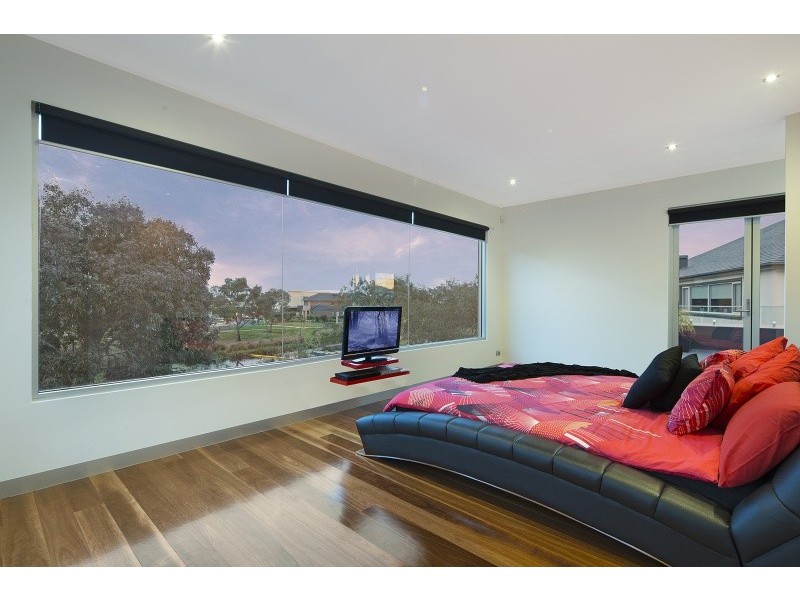 25 Glenmaggie Chase, Caroline Springs VIC 3023