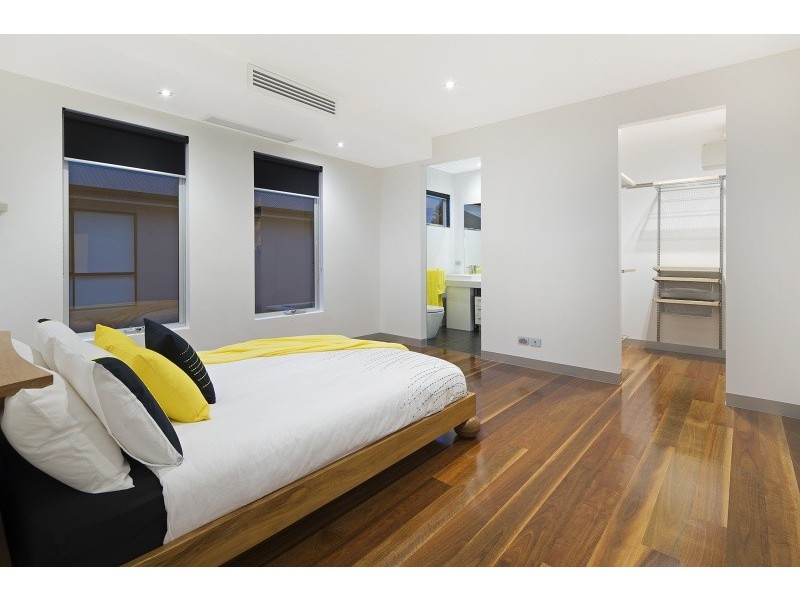 25 Glenmaggie Chase, Caroline Springs VIC 3023