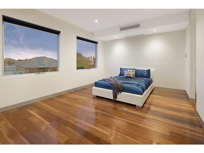 25 Glenmaggie Chase, Caroline Springs VIC 3023