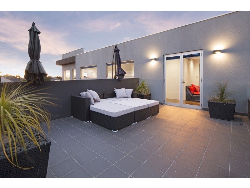 25 Glenmaggie Chase, Caroline Springs VIC 3023
