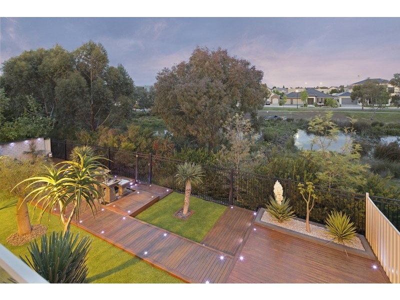 25 Glenmaggie Chase, Caroline Springs VIC 3023