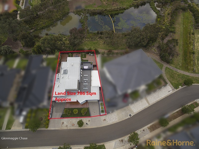 25 Glenmaggie Chase, Caroline Springs VIC 3023
