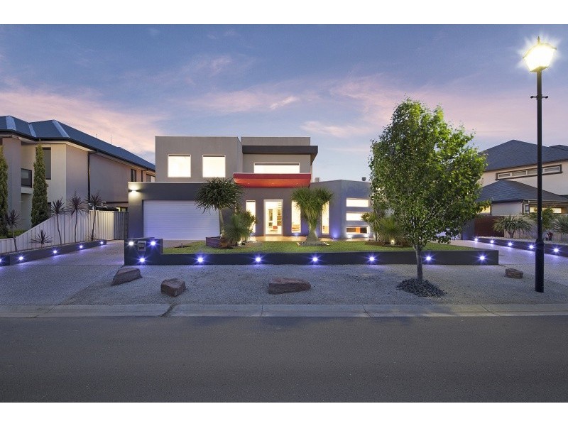25 Glenmaggie Chase, Caroline Springs VIC 3023