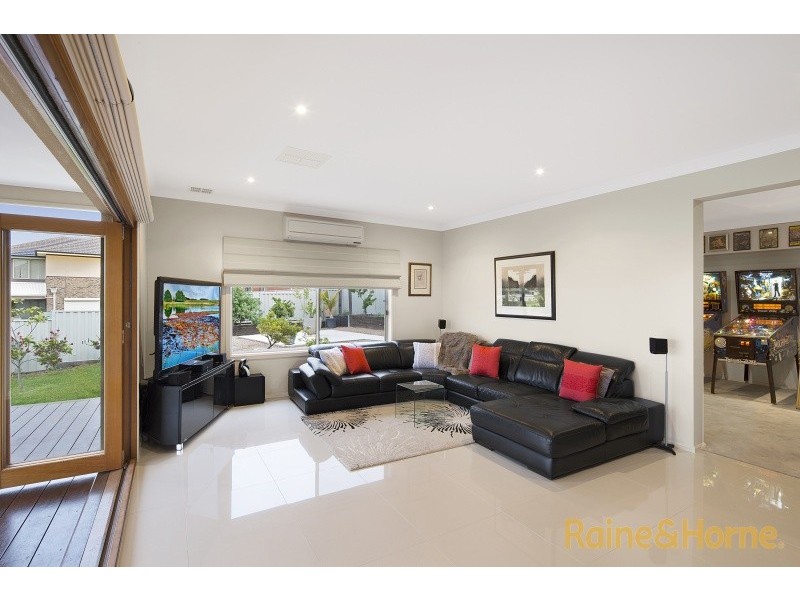 6 Chorlton Place, Caroline Springs VIC 3023